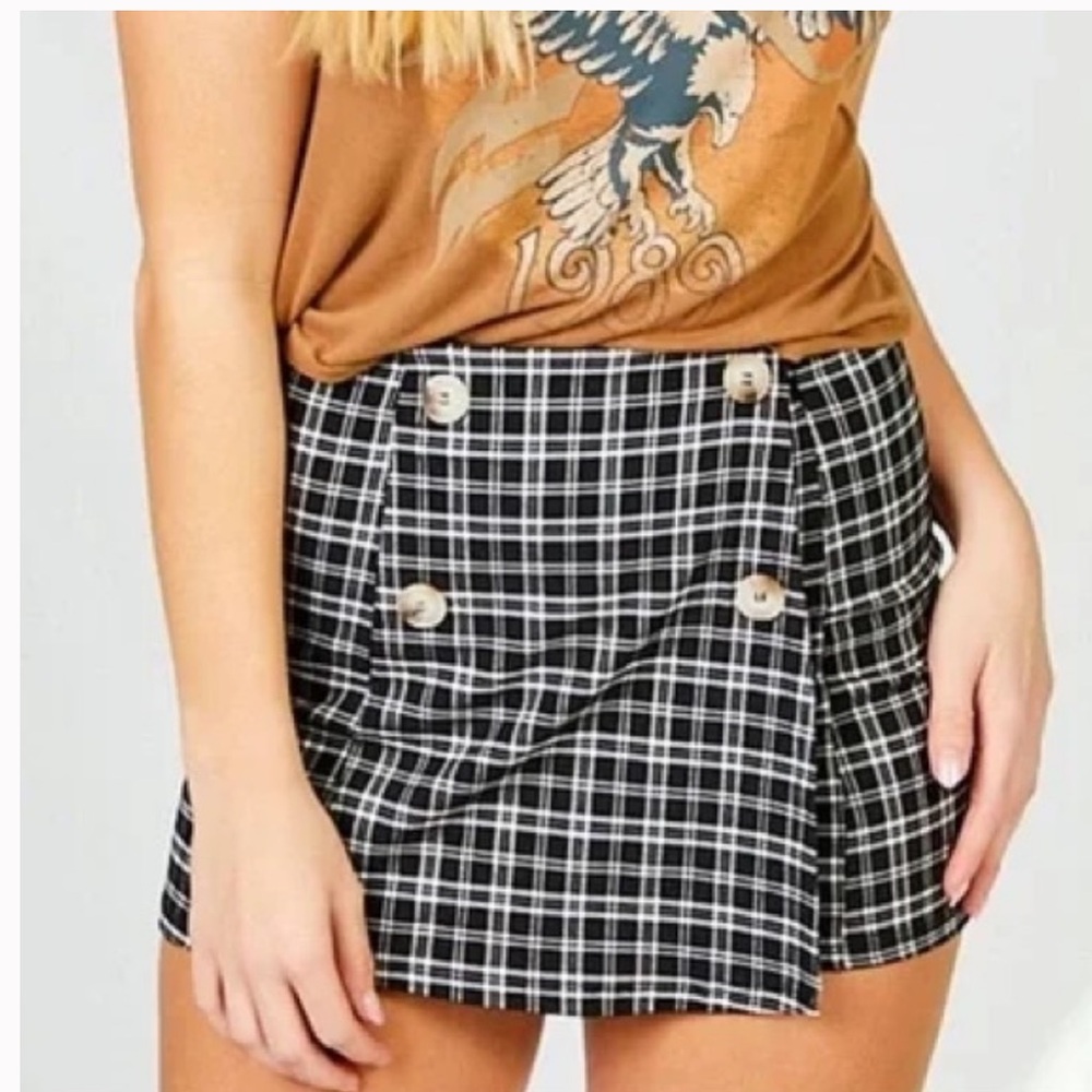 213 Altar’d State Black White Plaid Skort Medium Button Front Mini Preppy